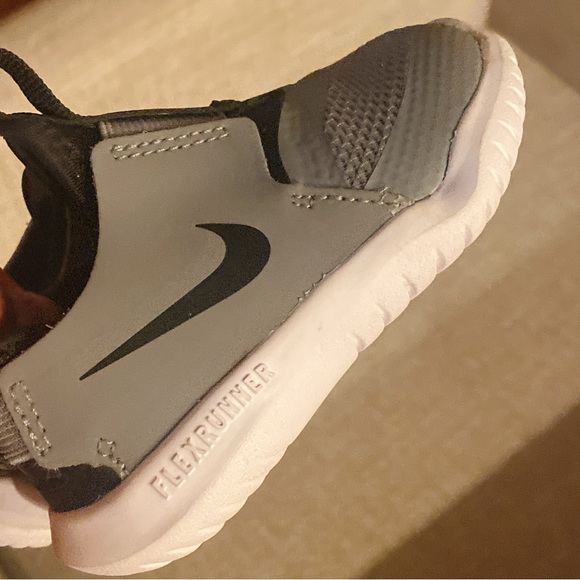 Like New! Nike Flex Runner 2 Running Shoes - Toddler Size 4 - Picture 2 of 4